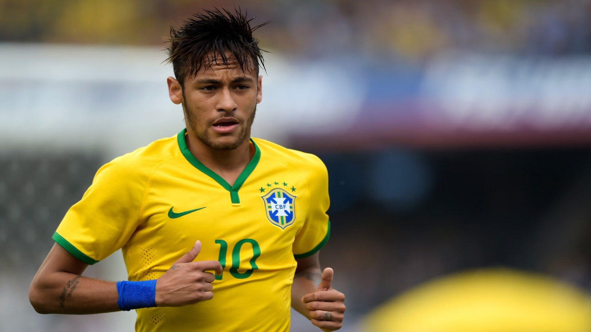 “冬季围巾跑步节” 五彩围巾成为主视觉